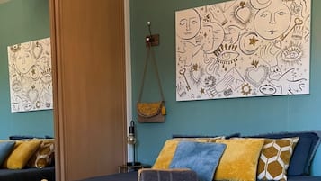 Decoración personalizada, muebles diferentes y wifi gratis 