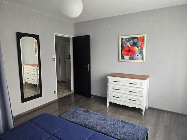 2 bedrooms, iron/ironing board, free WiFi, bed sheets