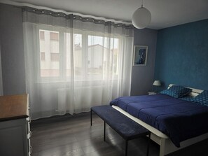 2 chambres, fer et planche à repasser, Wi-Fi gratuit, draps fournis