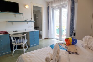 Comfort Quadruple Room | In-room safe - Family Hotel Alexander (Jesolo)