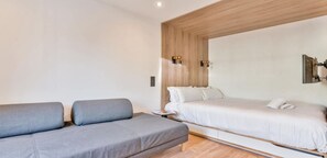 5 bedrooms, in-room safe, desk, iron/ironing board - JUST OFF OPERA GARNIER, EXPERIENCE THE LUXURY OF GRANDS BOULEVARDS (Paris)