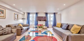 TV, DVD player, books, stereo