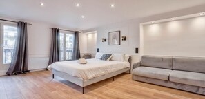 5 bedrooms, in-room safe, desk, iron/ironing board