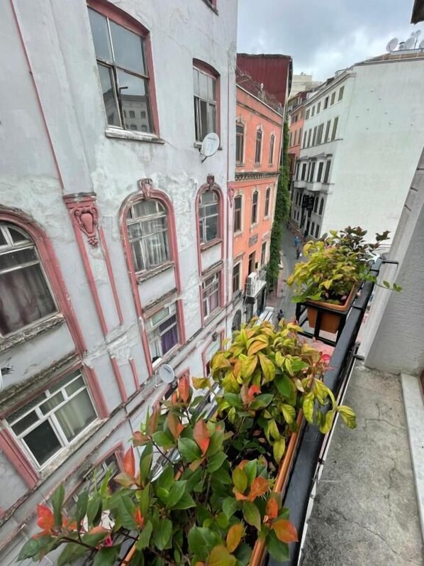 Deluxe Apartment, 1 King Bed with Sofa bed, City View | Terrace/patio - Elegance Apart Cihangir (Istanbul)