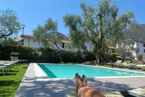 Apartment Farfalla with air conditioning, pool 10 x 5 and parking, 250 meters from the lake