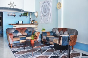 Una Smart TV, libros