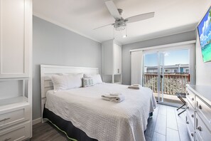 2 bedrooms, iron/ironing board, free WiFi, bed sheets - Old Town Port Aransas charm with hidden-gem appeal. (Port Aransas)