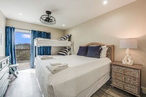 3 bedrooms, iron/ironing board, free WiFi, bed sheets - With the best amenities in Port Aransas! Large swimming pool, private lighted fi (Port Aransas)