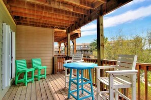 Property grounds - With the best amenities in Port Aransas! Large swimming pool, private lighted fi (Port Aransas)