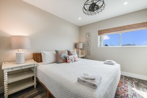 3 bedrooms, iron/ironing board, free WiFi, bed sheets - After a day of fishing, kick back on 1 of 2 decks & enjoy the coastal breeze (Port Aransas)