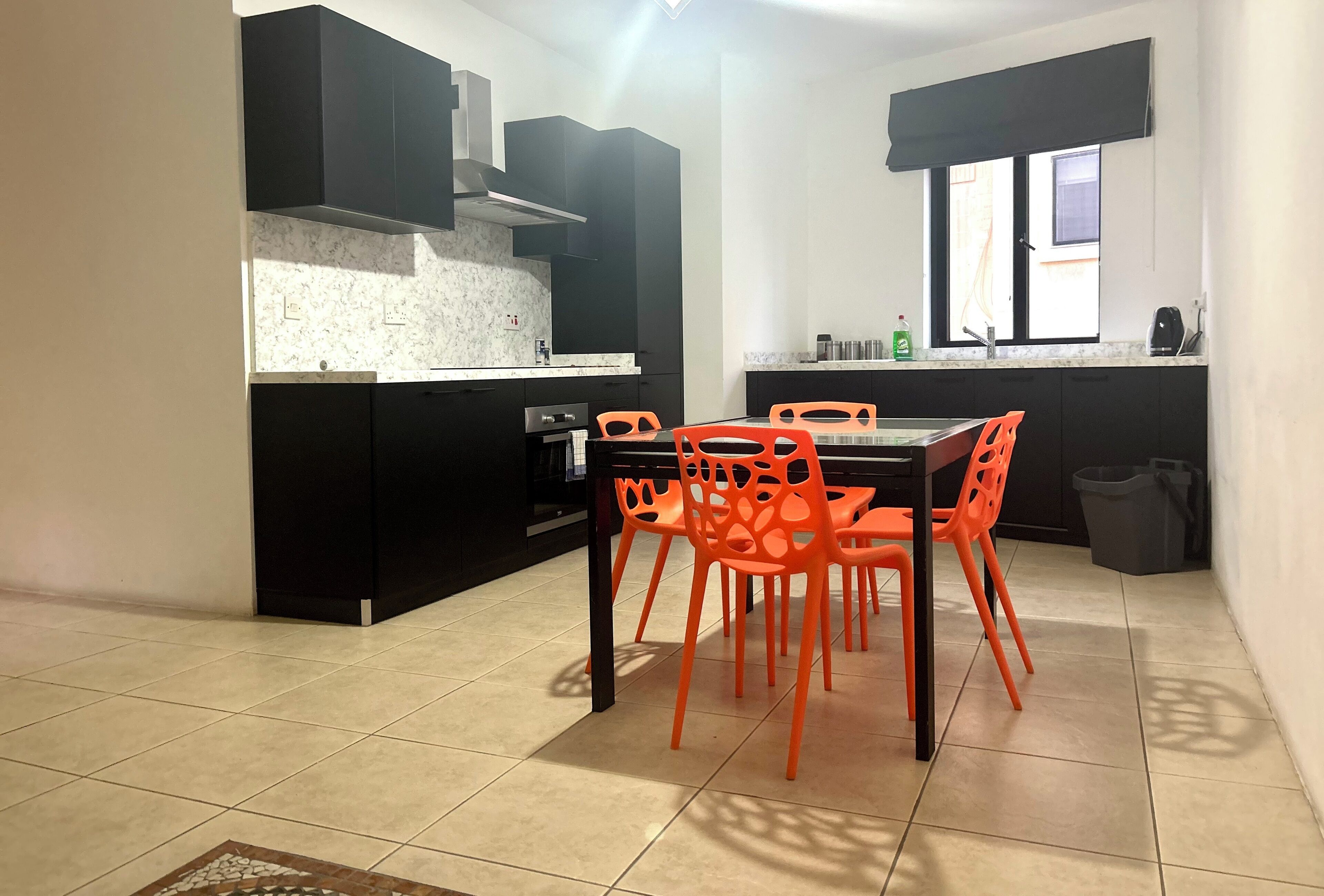 Réfrigérateur, four, plaque de cuisson, lave-vaisselle