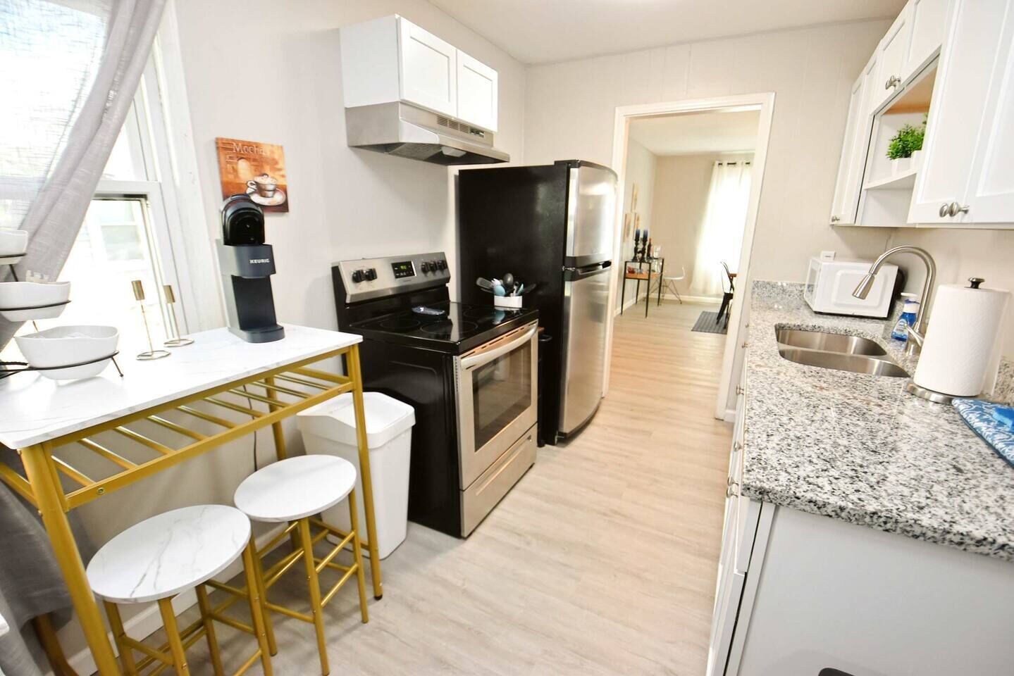 Coffee/tea maker, fridge, microwave, oven