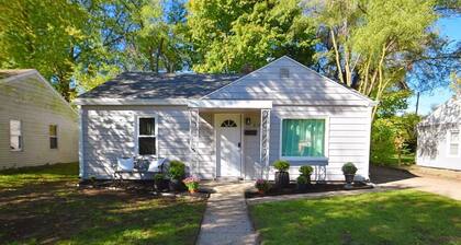 Cozy South Bend Home 3 Blocks to Notre Dame! (815)