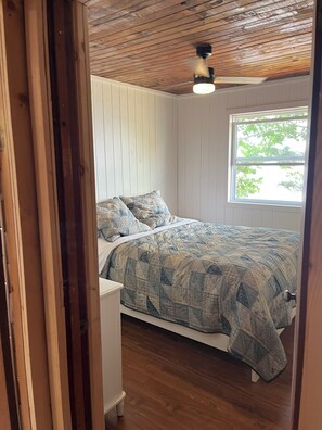 3 bedrooms, internet, bed sheets