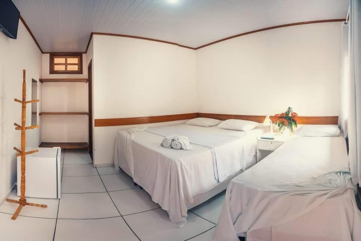 Cortinas blackout, wifi gratis y ropa de cama