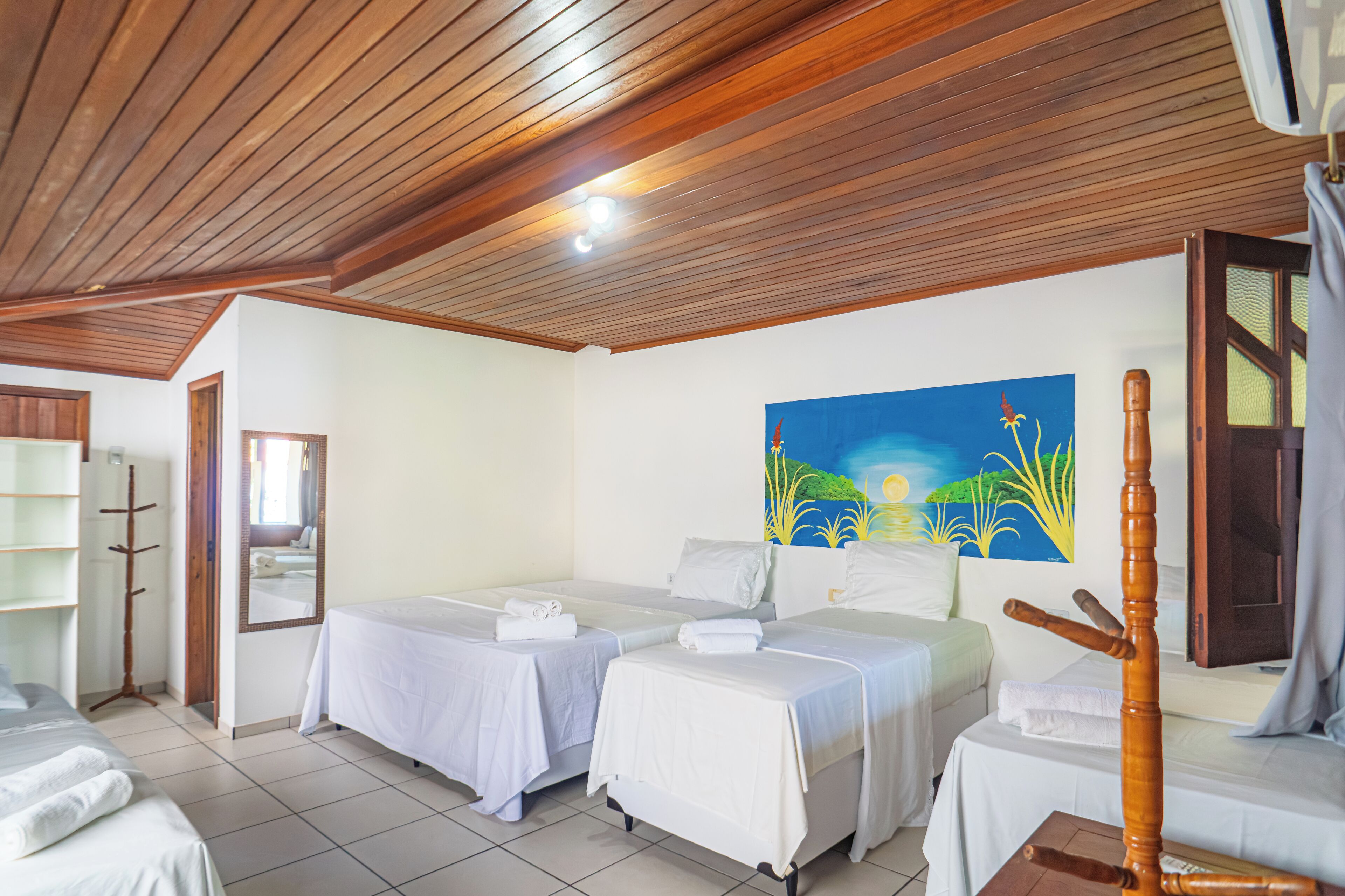 Familienzimmer | Verdunkelungsvorhänge, kostenloses WLAN, Bettwäsche