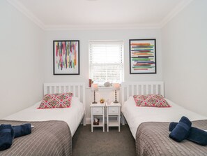 3 bedrooms, individually decorated, individually furnished, free WiFi - 9A Wick Lane (Christchurch)
