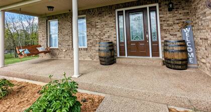 Relaxing 2800sf Countryside Bourbon Trail Home w/Game Room