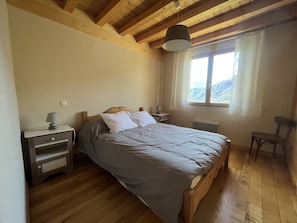 3 chambres, fer et planche à repasser, lit de bébé portatif, Wi-Fi