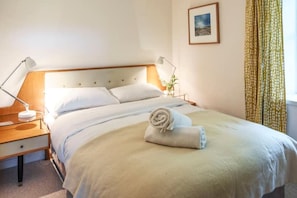 2 bedrooms, iron/ironing board, travel cot, free WiFi