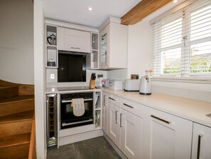 Dishwasher, cookware/dishes/utensils