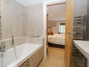 Shower - Jessamine Cottage (Ambleside)