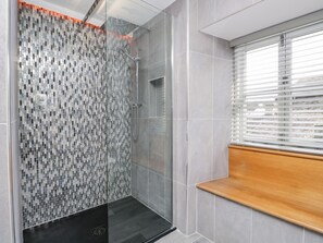 Shower - Jessamine Cottage (Ambleside)