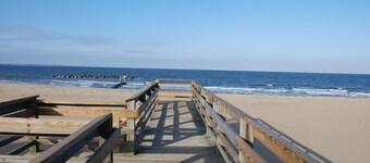 Cozy Suite - Pet Friendly, Beach Side 1 Bedroom Apts by RedAwning