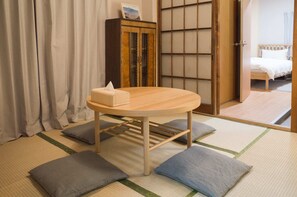 1 chambre, fer et planche Ă repasser, Wi-Fi, draps fournis