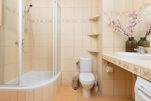 Apartment, 1 Bedroom, Balcony | Bathroom