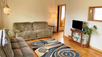 House, 4 Bedrooms | Living area