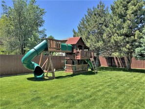House, 4 Bedrooms | Children's area