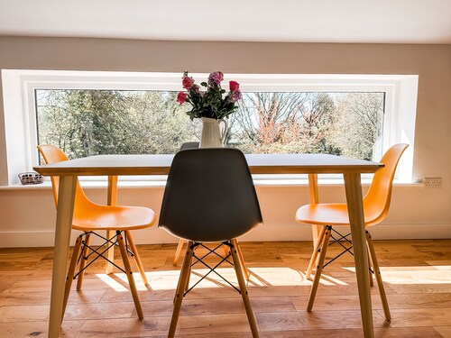 Luxury private apartment between historic Salisbury and the New Forest.