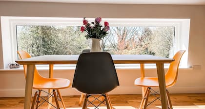 Luxury private apartment between historic Salisbury and the New Forest.