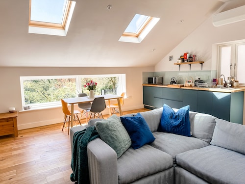 Luxury private apartment between historic Salisbury and the New Forest.
