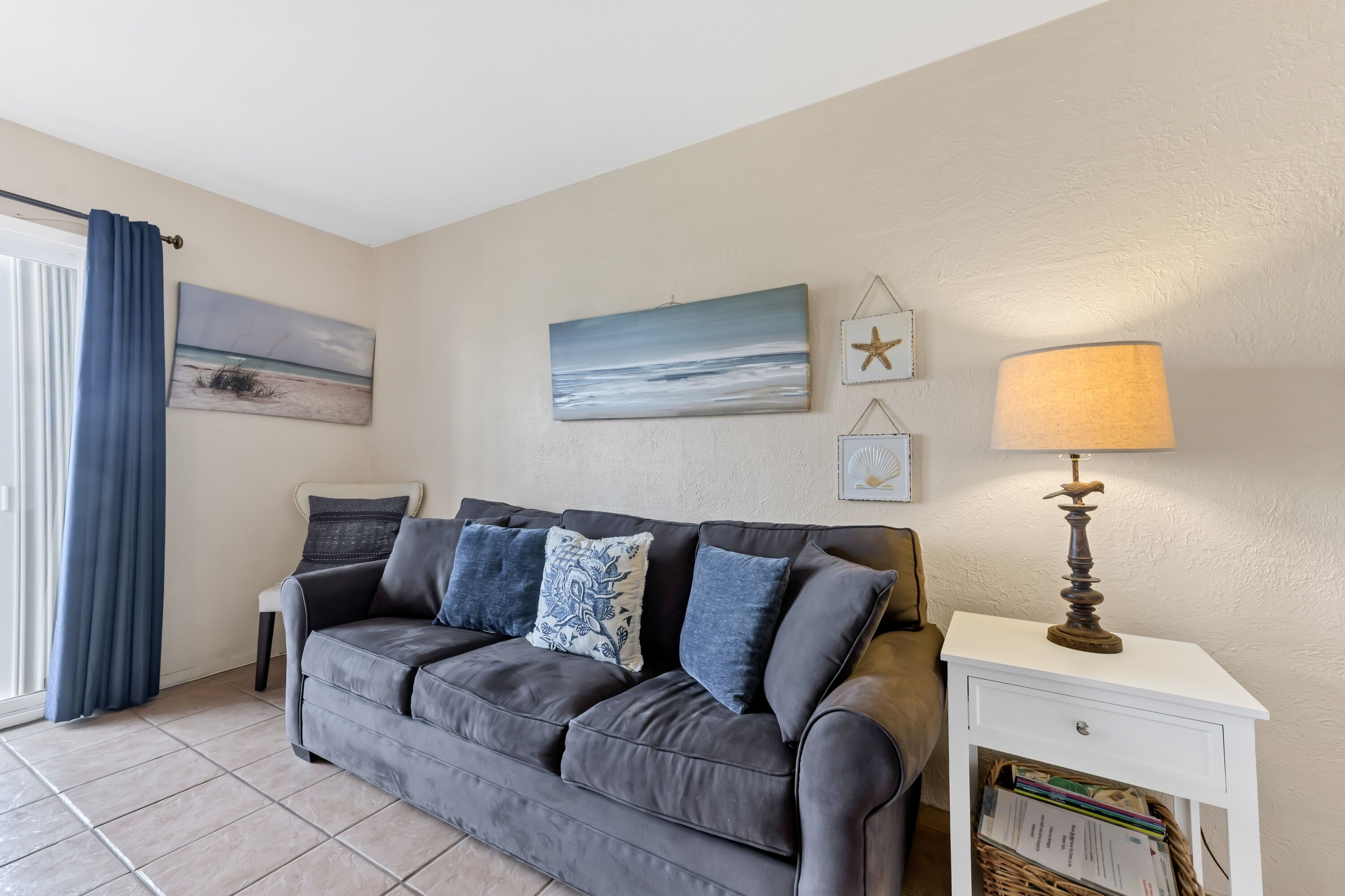 Bay Tree D5 Condo by Redawning