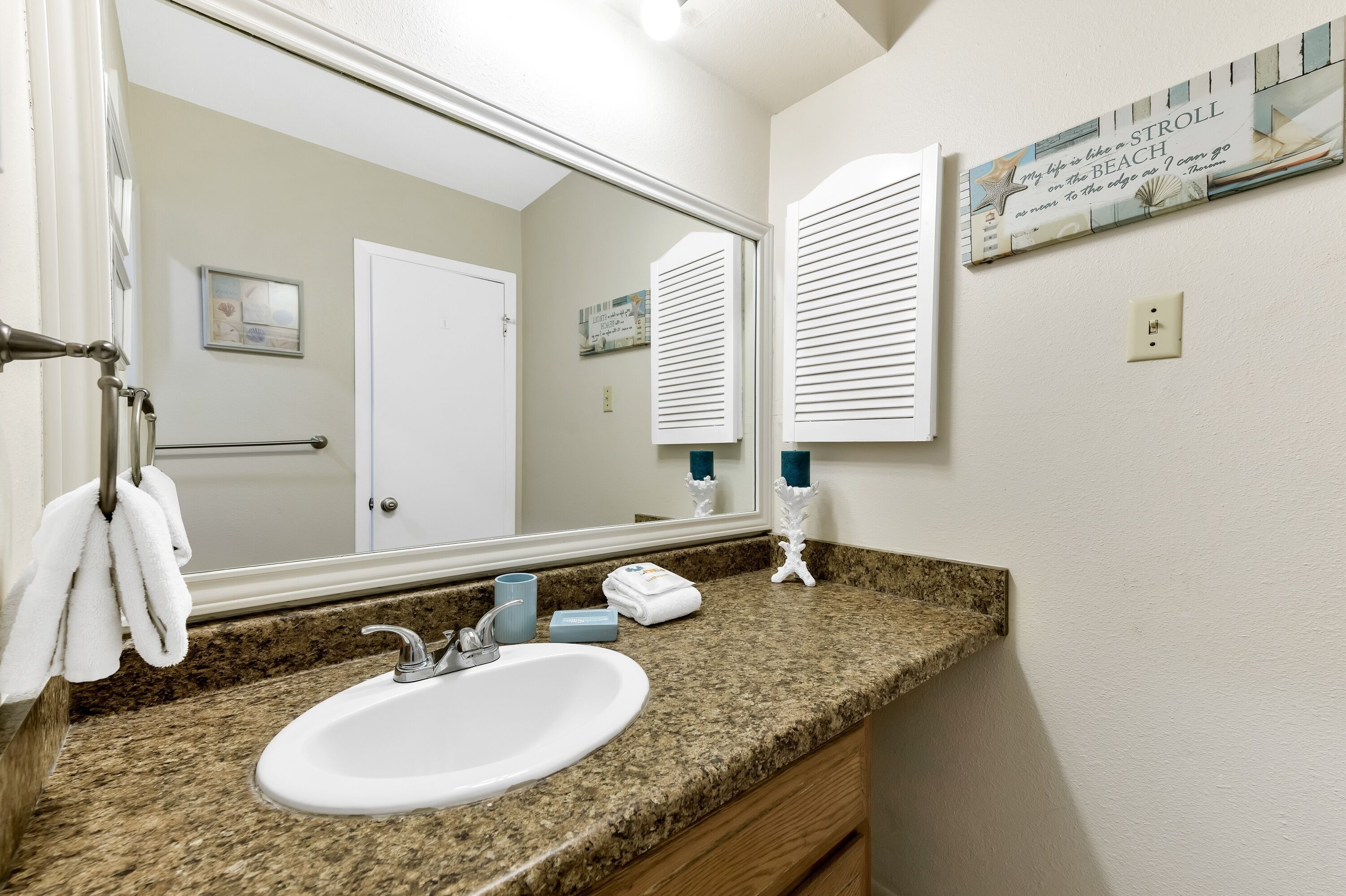 Bay Tree D5 Condo by Redawning