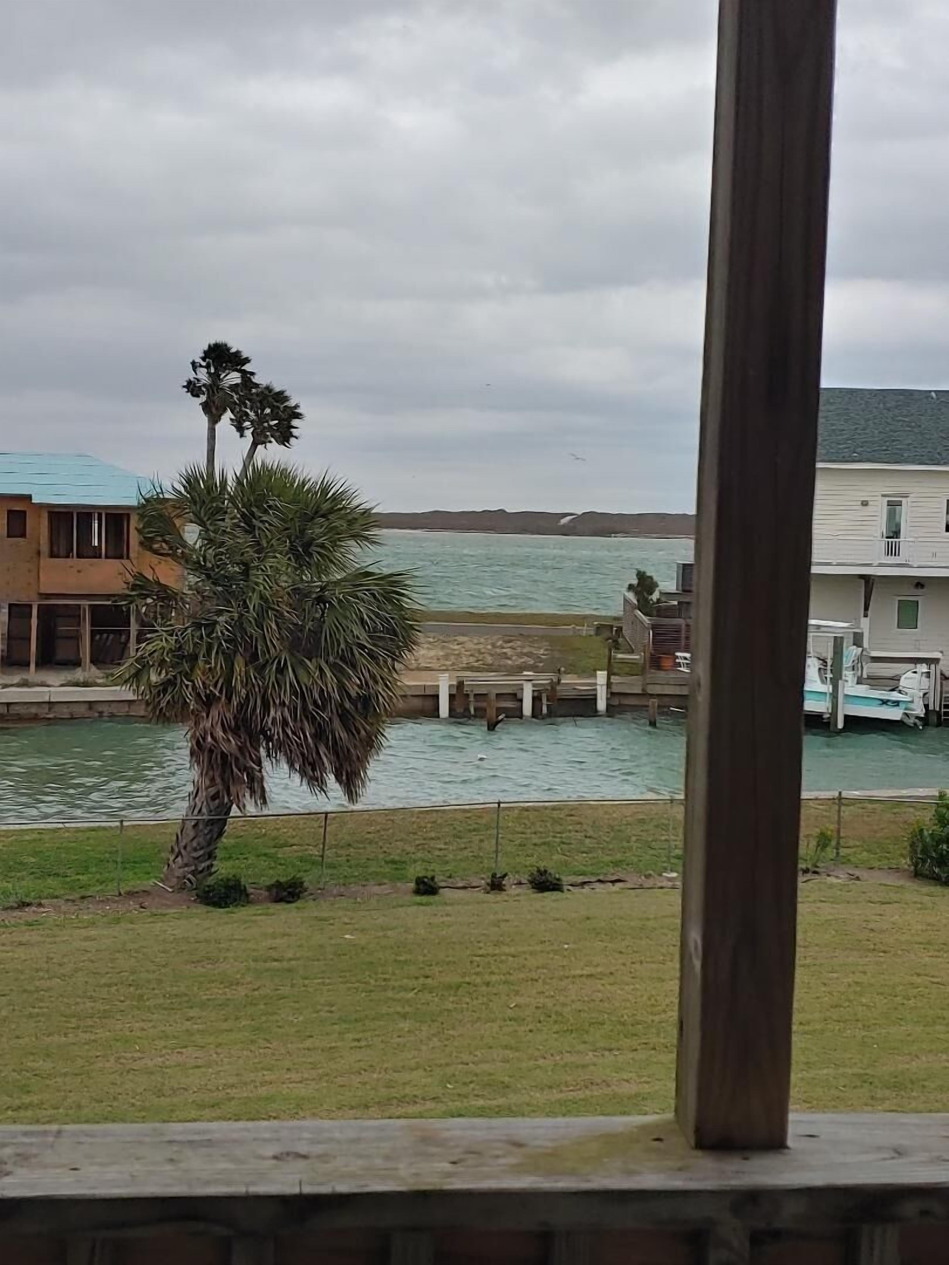 Bay Tree D5 Condo by Redawning