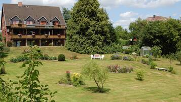 المنطقة المحيطة بالمنشأة