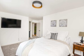 2 عدّة غرف نوم ومكواة/لوح كي وواي فاي وملاءات أسرّة