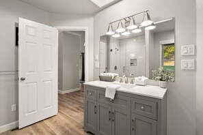 Combined shower/bathtub, hair dryer
