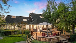 A house with a deck, outdoor seating, and a covered patio area. - 20 Acres + Pool + Game Room | Paso Wine Country | Oaks and Roses Ranch (Paso Robles)