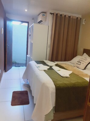 Superior Triple Room | Minibar, bed sheets - Pousada Vitória (Fernando de Noronha)