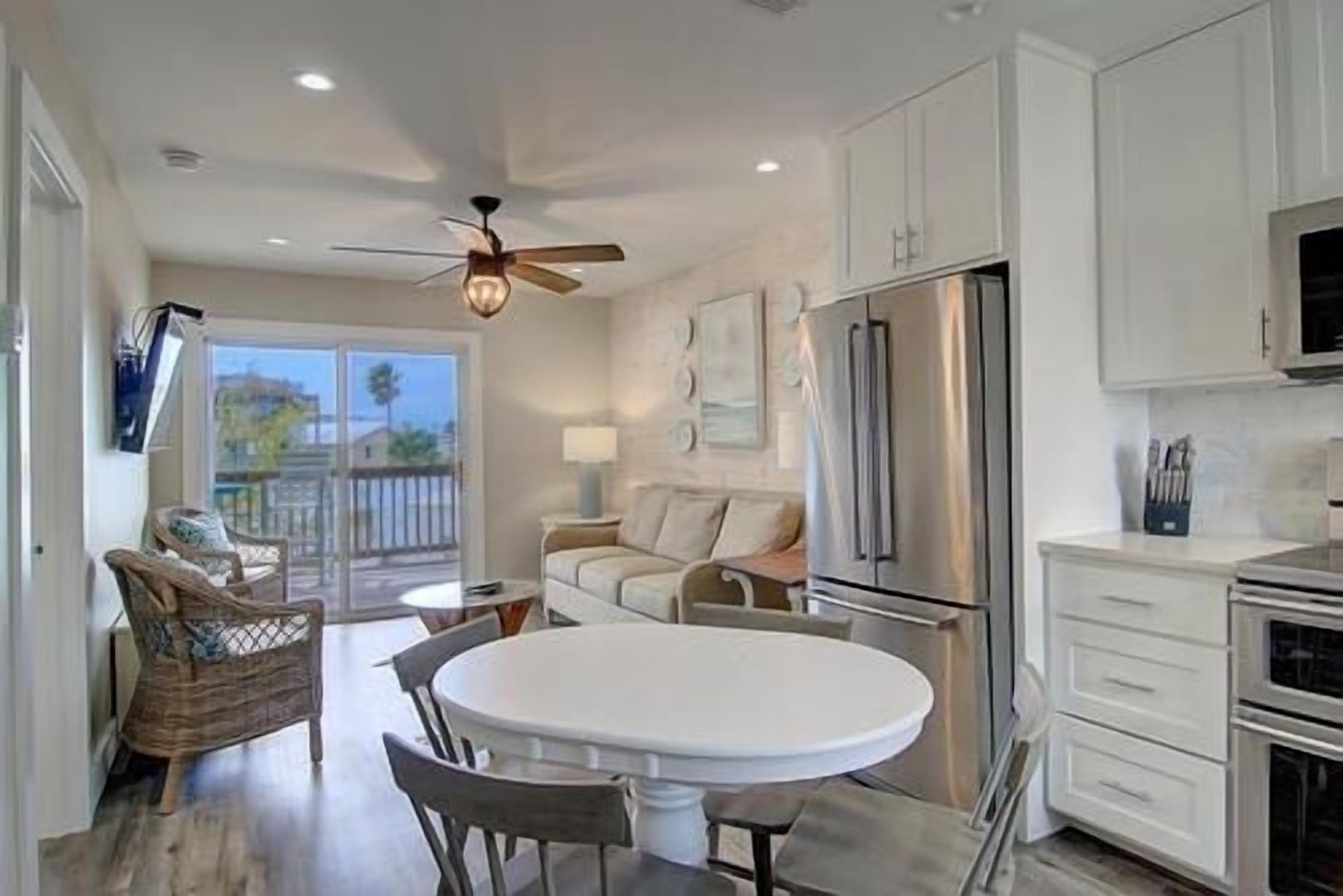 Bay Tree B13/14 3 Bedroom Condo by Redawning