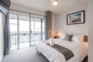 2 bedrooms, desk, iron/ironing board, WiFi