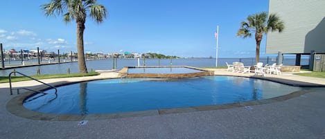 Utomhuspool