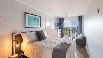 1 bedroom, desk, iron/ironing board, WiFi