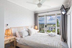 3 bedrooms, desk, iron/ironing board, WiFi