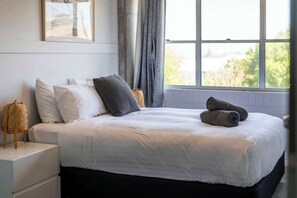 3 bedrooms, desk, iron/ironing board, WiFi