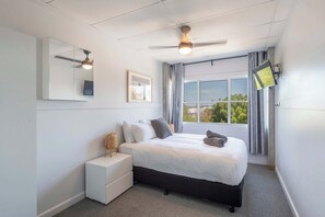 3 slaapkamers, een bureau, een strijkplank/strijkijzer, wifi